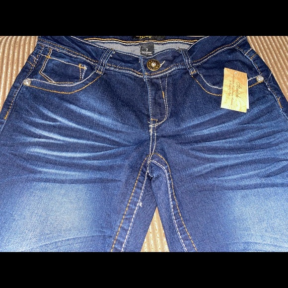 New Southpole Jeans Co. Juniors Stretch Capris - Picture 4 of 6